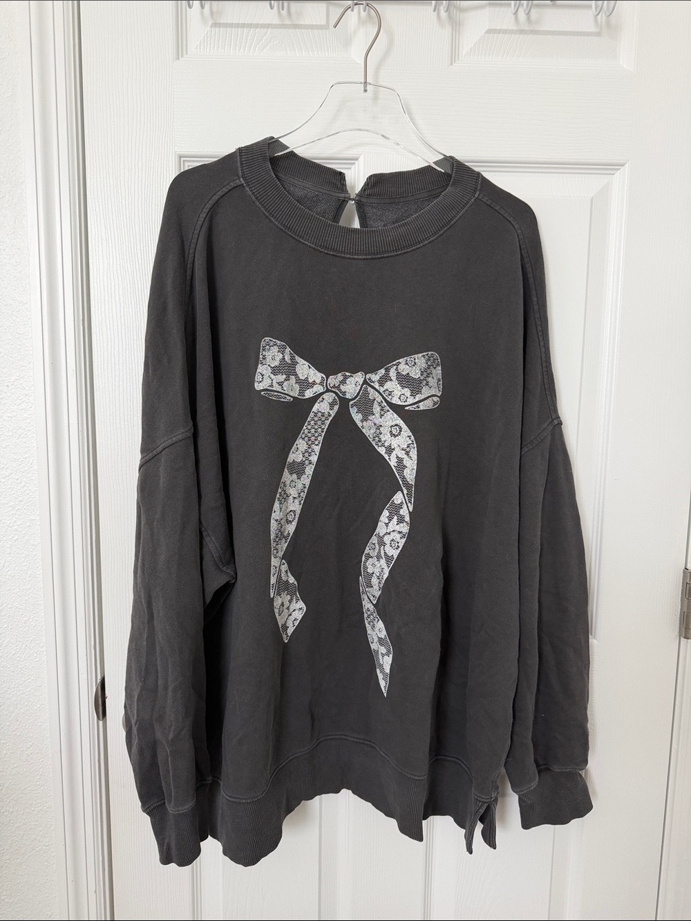 Aerie Washed Charcoal Bow Graphic Women’s Sweatshirt